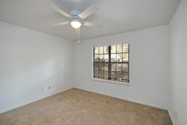Building Photo - 2039 Hanover Ct