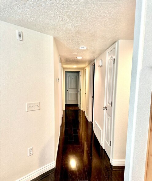 Building Photo - 90 E Resaca Dr