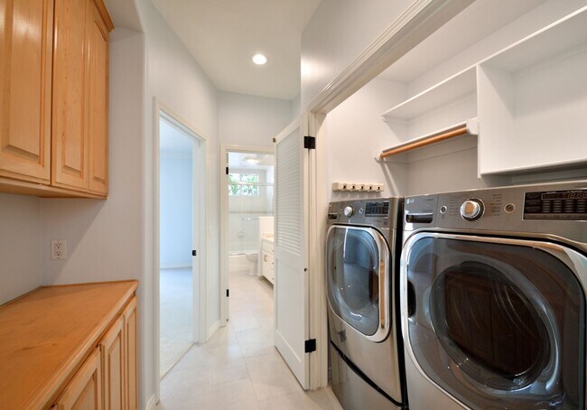 Building Photo - 3 Bedroom Home in Coveted "Golden Hills"