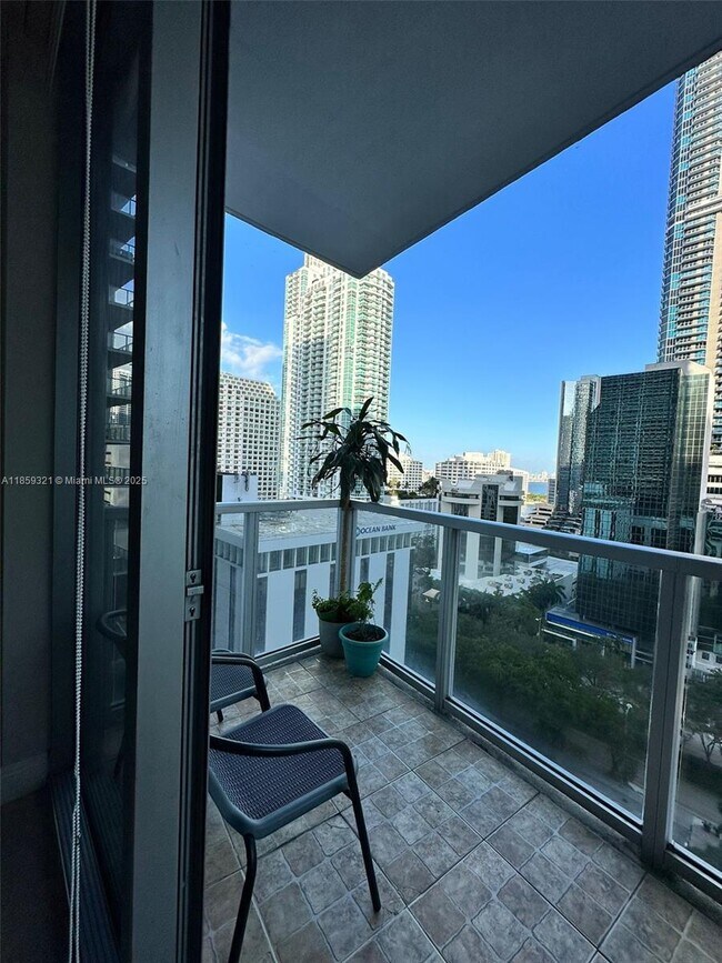 Building Photo - 1050 Brickell Ave