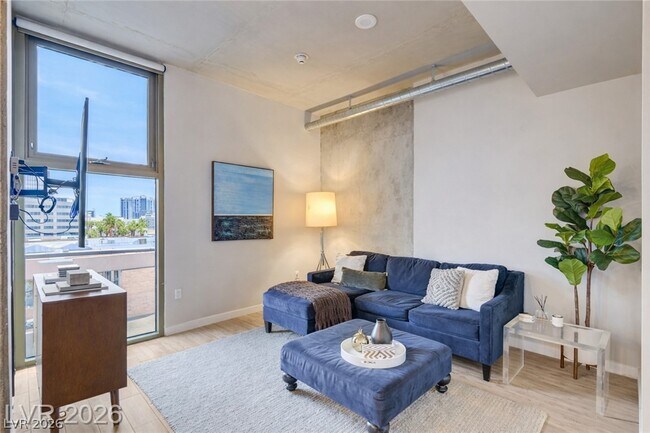 Building Photo - 353 E Bonneville Ave