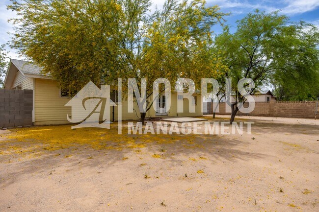 Building Photo - Quaint Home in an Established Neighborhood