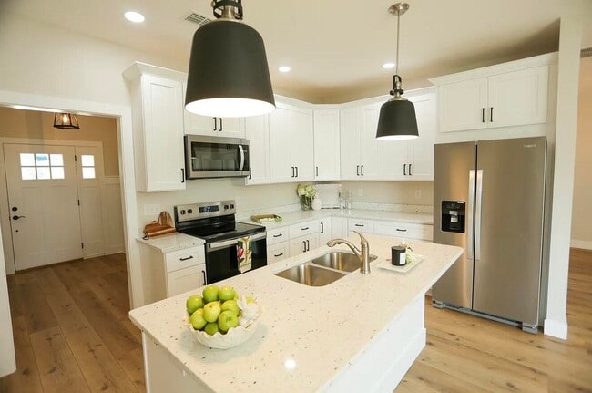 Building Photo - 140 Birch Crk Ln