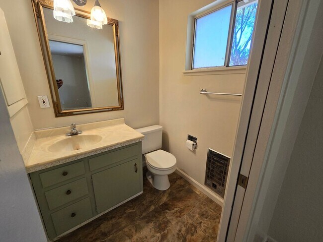 Building Photo - charming 3-bedroom, 2-bathroom home with l...