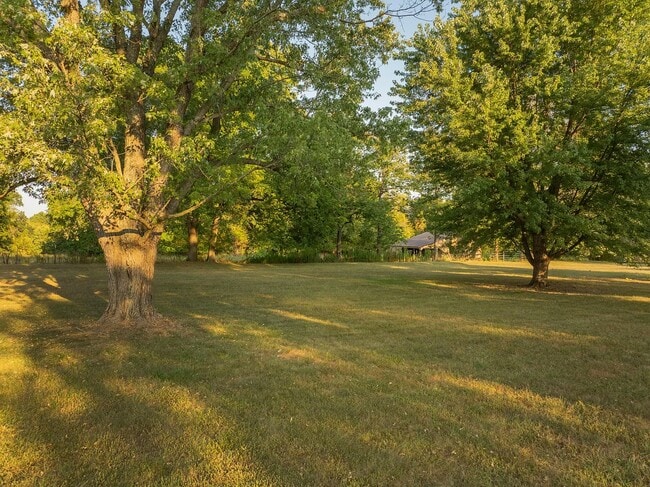 Building Photo - 8430 N Oaklawn Dr