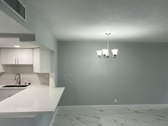 Building Photo - 2788 Tennis Club Dr