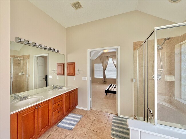 Building Photo - 5511 Baldwin Elm St