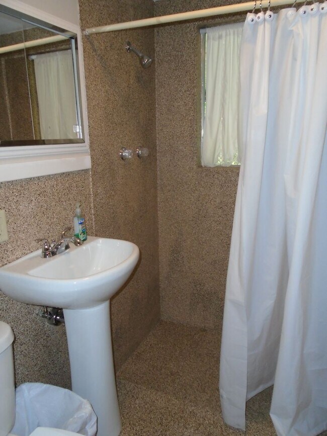 Building Photo - 5514 Tuttle Cove Rd