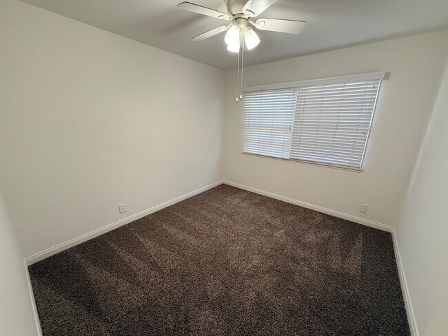 Building Photo - 4 bedroom home in LB with Large backyard now ready to rent!