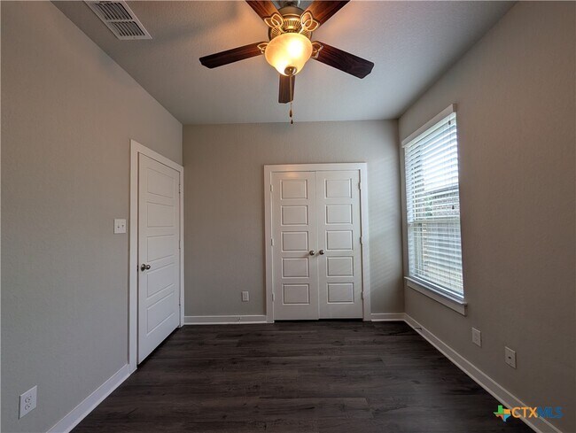Building Photo - 546 Creekside Frst