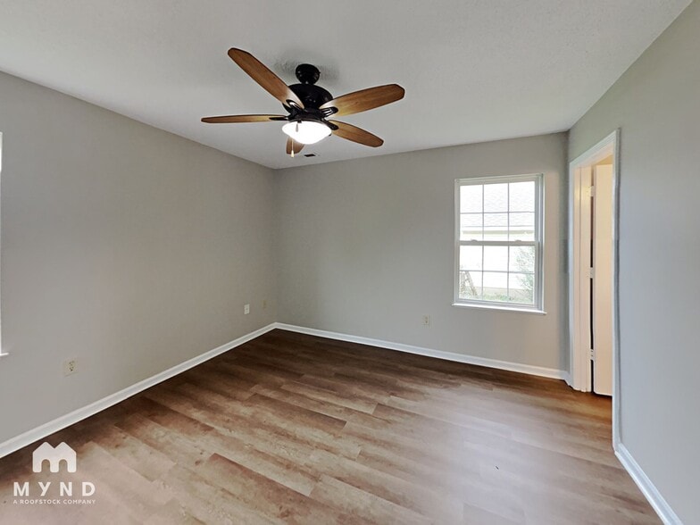 Building Photo - 545 Newell St NW