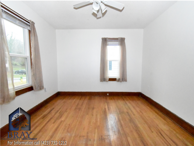 Building Photo - Centrally located charming cottage!