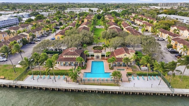 Building Photo - 1155 Lake Shore Dr