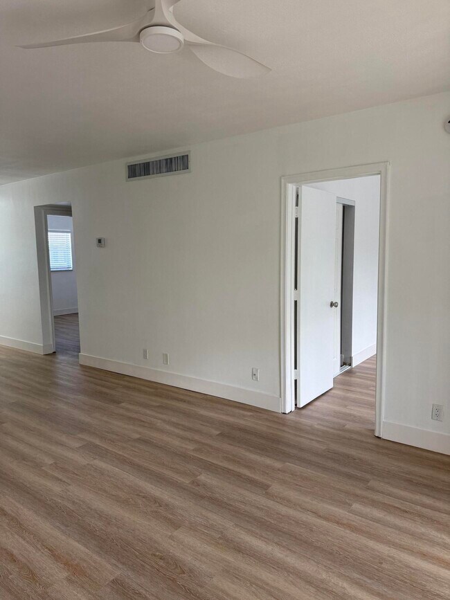 Building Photo - 1400 NE 55th St
