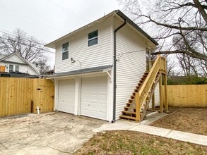 Building Photo - Recently renovated efficiency apartment in midtown