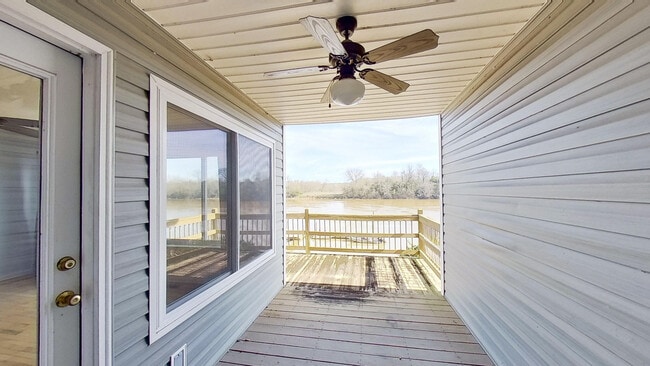 Building Photo - 690 Riverfront Dr