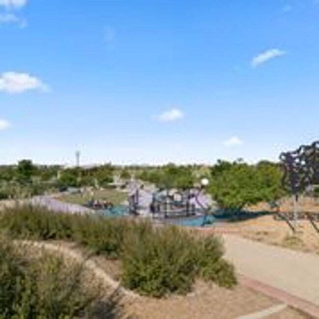 Building Photo - Central Park HOUSE for rent! 2 BLOCKS TO STANLEY MARKETPLACE