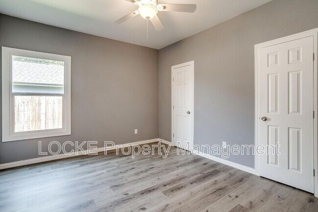 Building Photo - 1117 E Cantey St