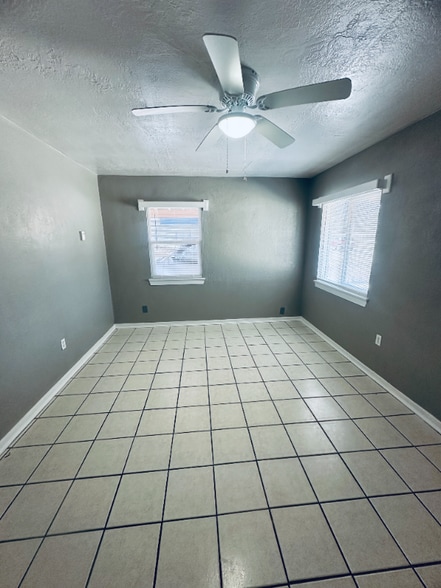 Building Photo - 550 Fresno Dr