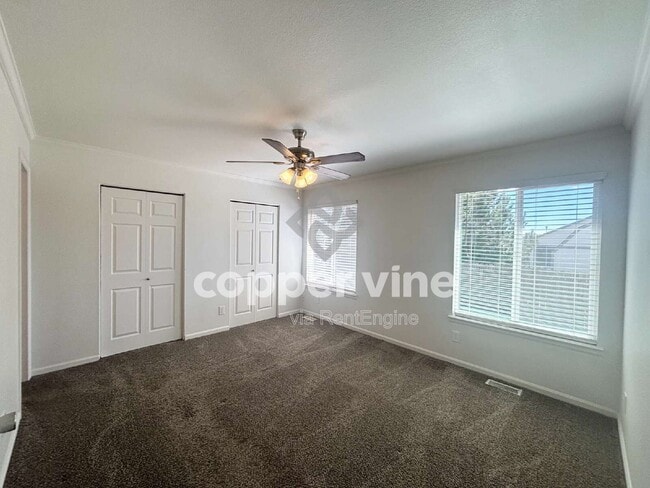 Building Photo - 700 4th St