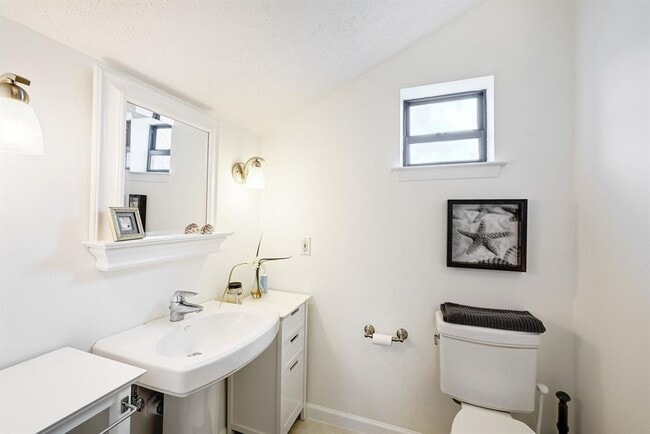 Building Photo - 4407 Jessamine Hollow