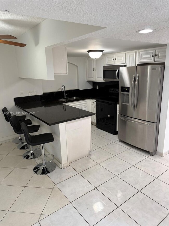 Building Photo - 9940 SW 146th Ct