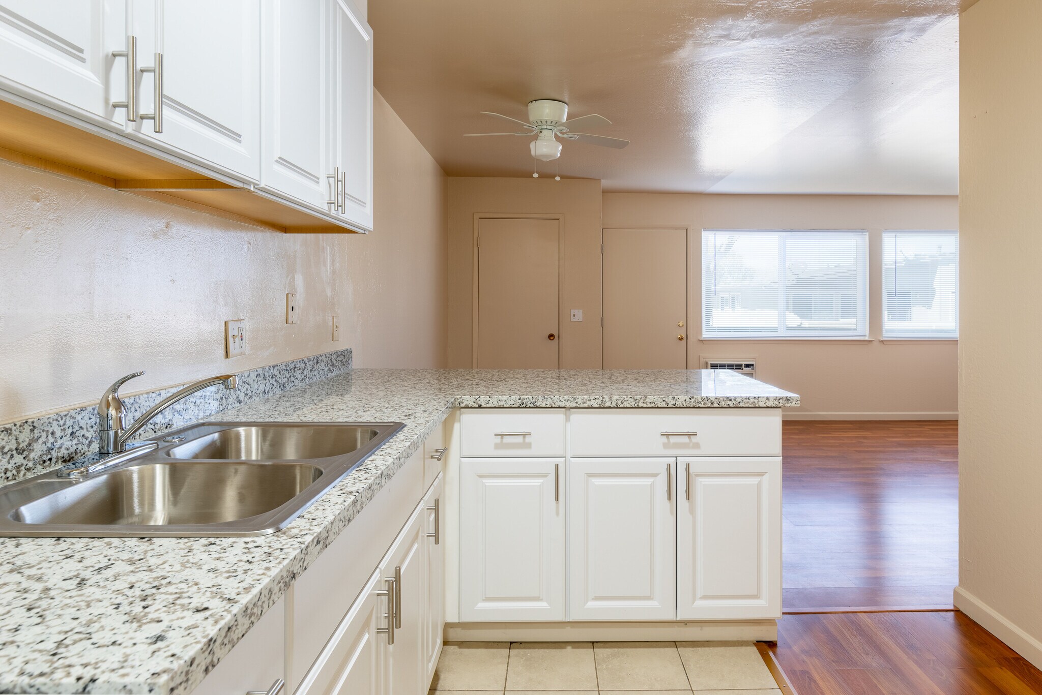 Building Photo - 4041 Park Center Ln