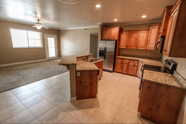 Building Photo - Italian Villages | 3-Bedroom Naples