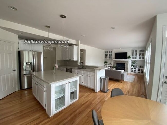 Building Photo - Beautiful Federal Way home you don't want to miss
