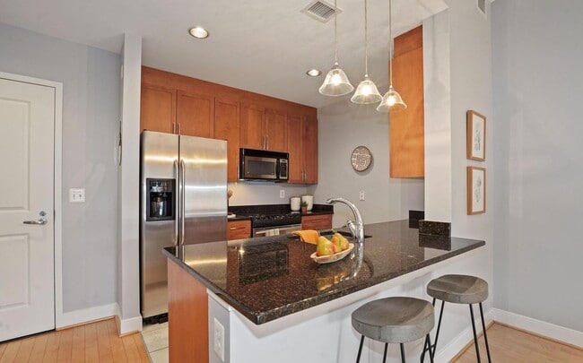 Building Photo - Very Nice Apartment Steps to Tenleytown Me...