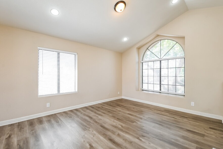 Building Photo - 1522 W Del Rio St