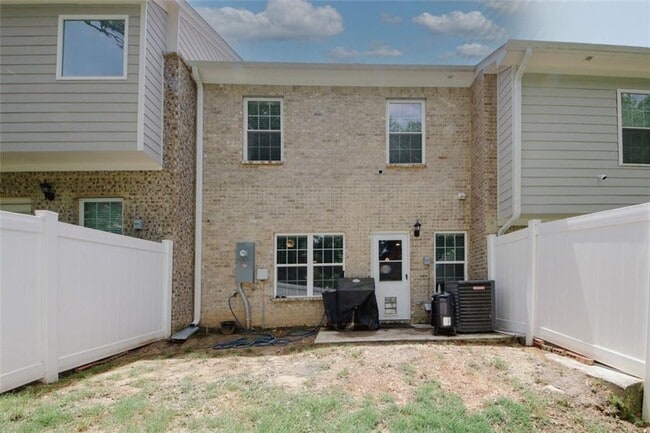 Building Photo - 10162 Benton Woods Dr