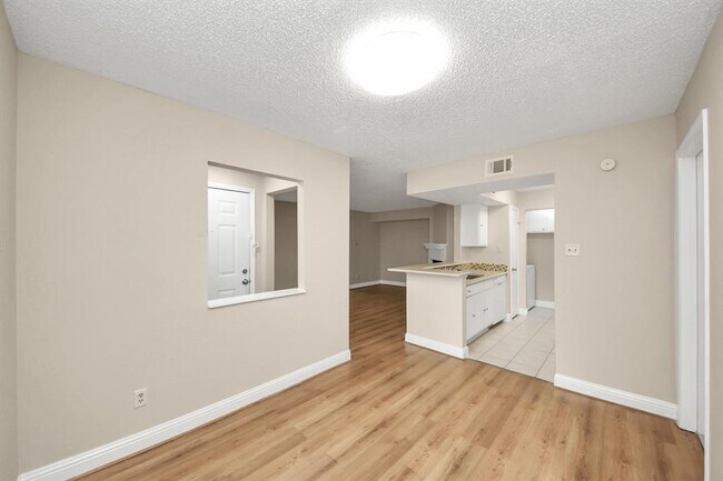 Building Photo - 2800 Jeanetta St