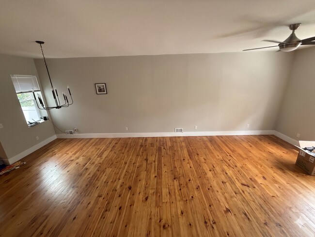 Building Photo - Modern Rental - South Side
