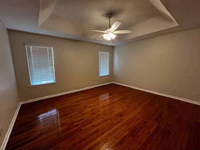 Building Photo - ***COMING SOON, JUNE 1ST*** 3 Bedroom 2 Bath house with attached garage, sun room, large back deck