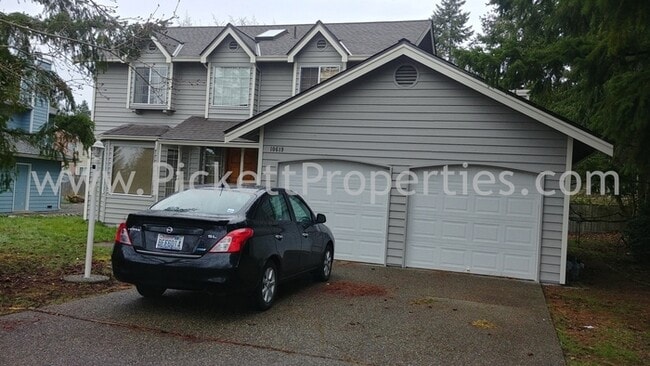 Building Photo - Large 3 Bedroom Home in Great Ridgetop Loc...