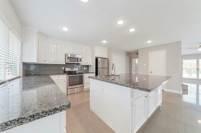 Building Photo - 6630 Tara Dr