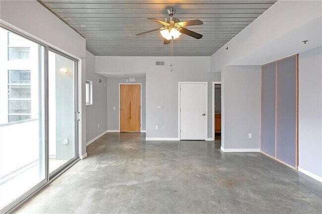 Building Photo - 620 Glen Iris Dr NE