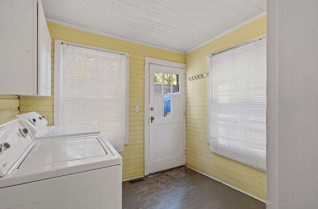 Building Photo - Charming 2-Bed/1 Bath Home Near NC State University