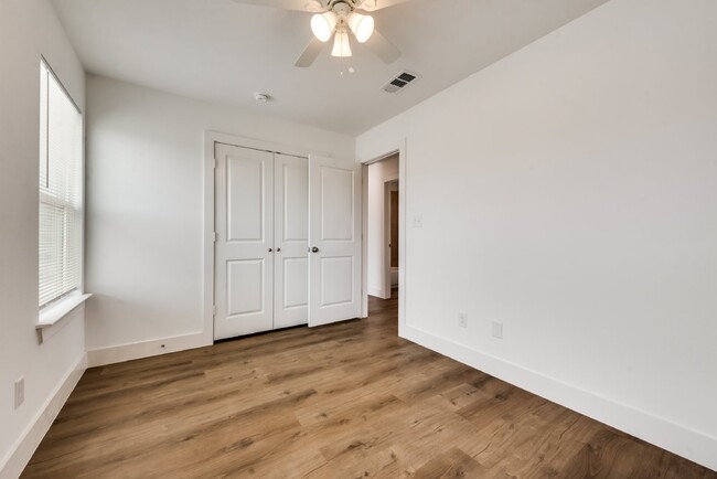 Building Photo - "Spacious 3-Bedroom Duplex with 2 Full Bat...