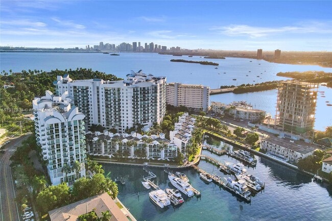 Building Photo - 7910 Harbor Island Dr