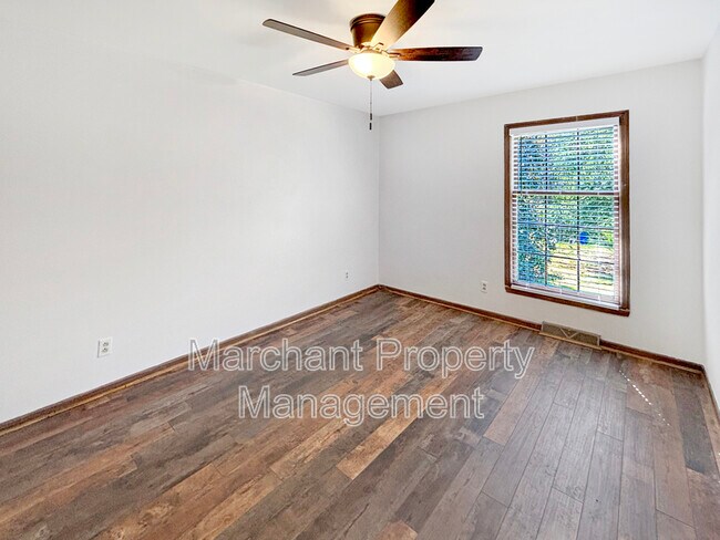 Building Photo - 601 Fairview Church Rd