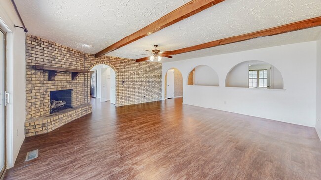 Building Photo - 4004 S Maple Ave
