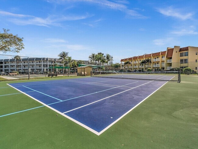 Building Photo - 6570 Royal Palm Blvd