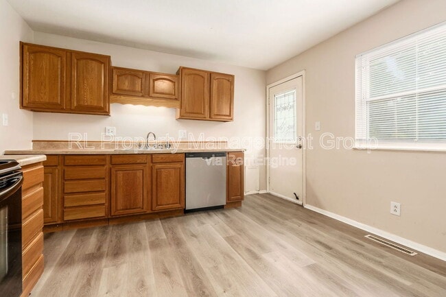 Building Photo - 1495 Yates Dr