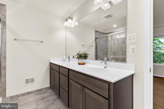 Building Photo - 1102 Thomas Trl