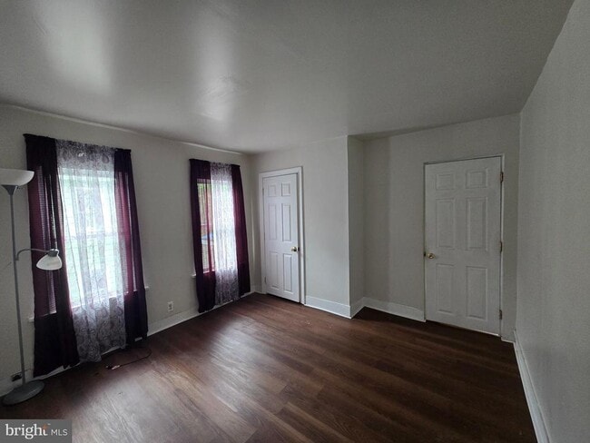 Building Photo - 106 Main St