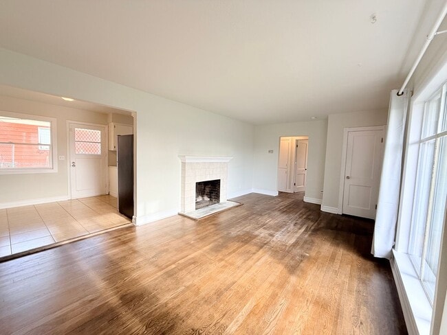 Building Photo - Updated 3-Bedroom Home with Fenced Yard & Garage in Portland