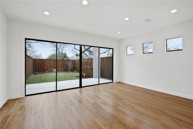 Building Photo - 2407 Douglas Ave