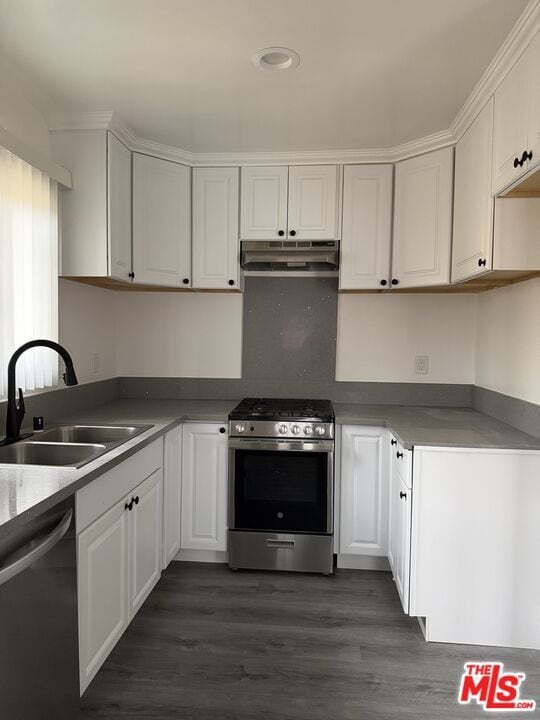 Building Photo - 10509 S Van Ness Ave